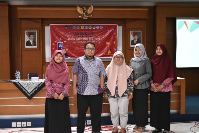 Seminar MIPEST one click to be a billionaire di UNY Seminar MIPEST one click to be a billionaire di UNY