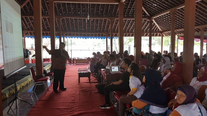 Pelatihan Untuk UKM Jajanan Pasar dan Jamu Gendong